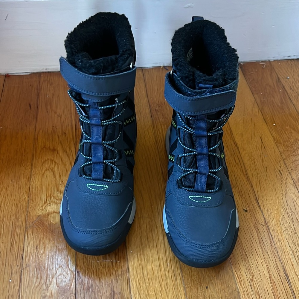 Merrell winter snow boots for kids size 1M barely worn! fleece lined